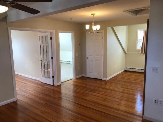 Building Photo - 40 E Barrows St