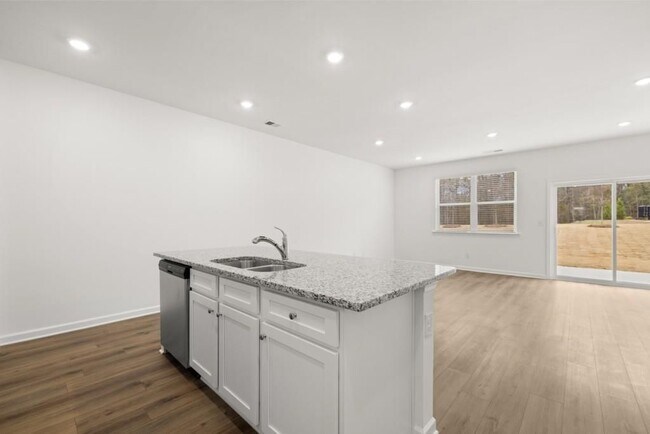 Building Photo - 240 Kenoot Dr