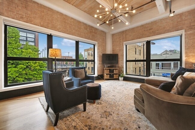 Building Photo - 1728 N Damen Ave