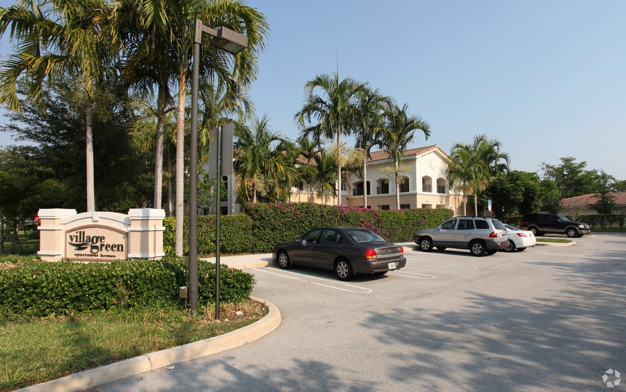 Building Photo - Village Green