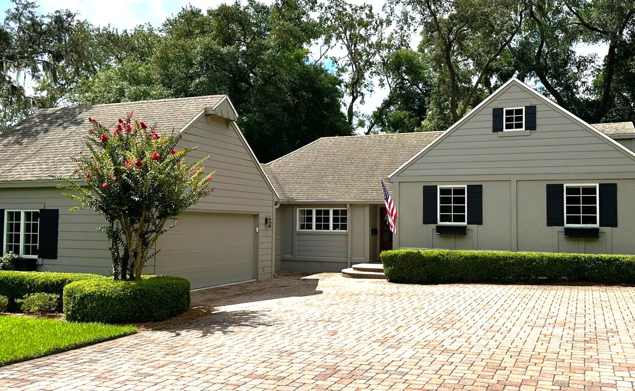 Primary Photo - Gorgeous 3/2.5 Home near Beaches & Histori...