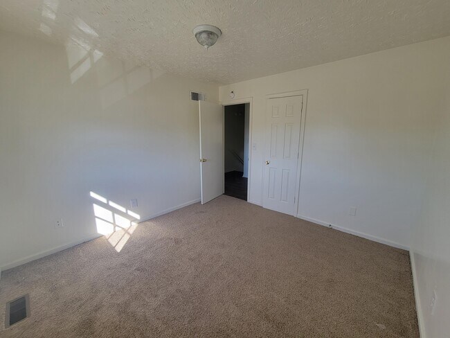 Foto del edificio - 415 Chapman Ct