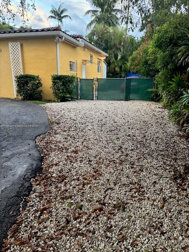 Foto del edificio - 6102 SW 58th St