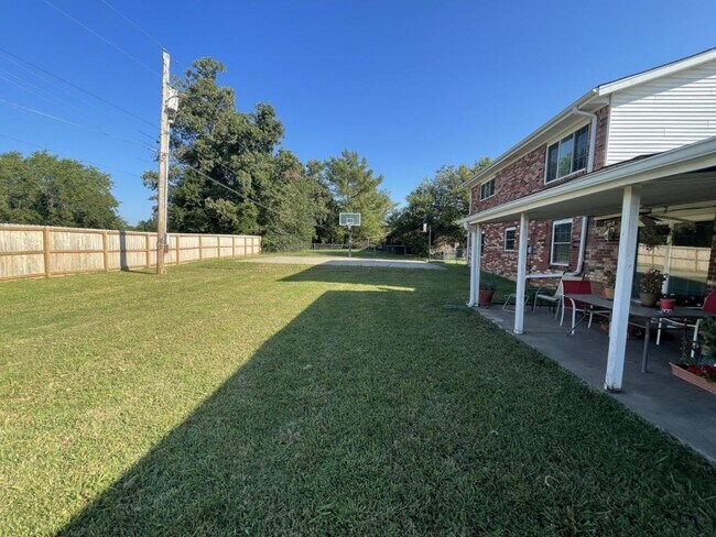 Foto del edificio - 1551 N Heritage Ln