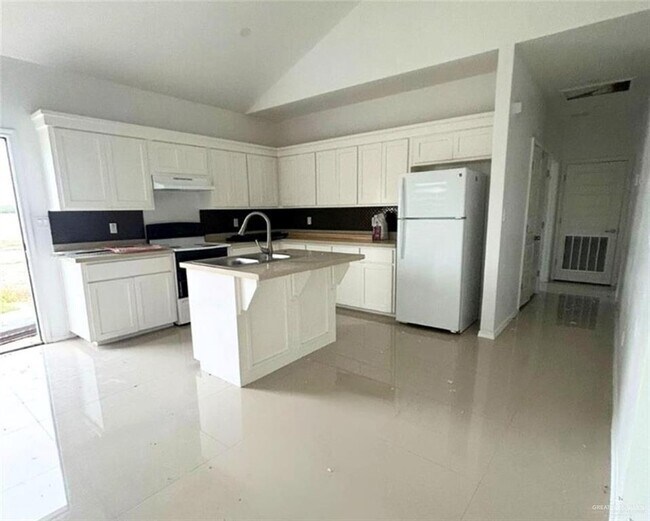 Foto del edificio - 2811 Primrose Ave