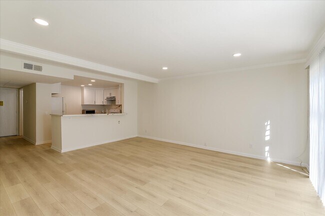 Building Photo - 2940 N Verdugo Rd