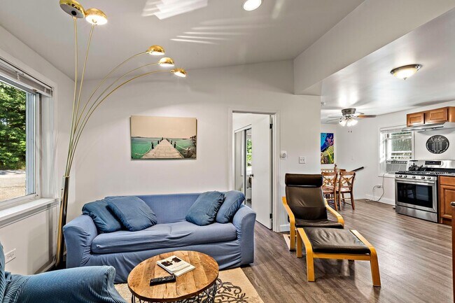 Foto del edificio - 144 Eagle Point Rd