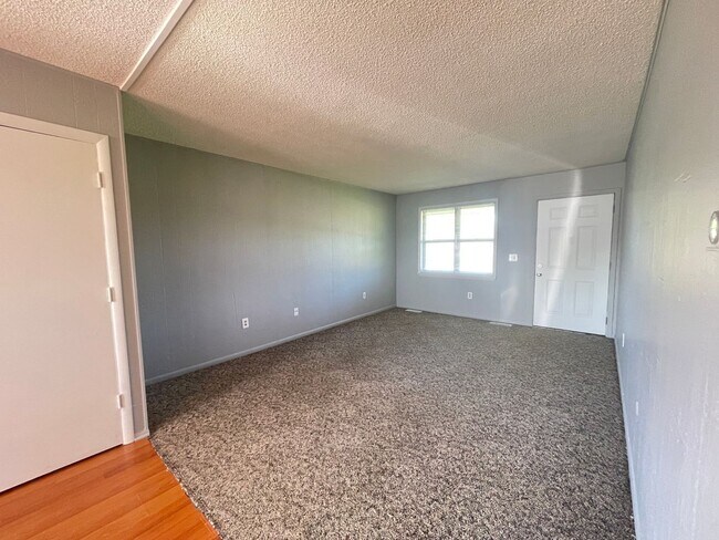 Building Photo - 5364 S Hutchinson Ave