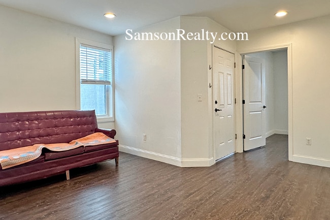 Building Photo - 15 E Transit St