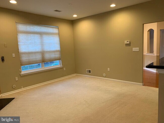 Foto del edificio - 18 Scarlet Oak Dr