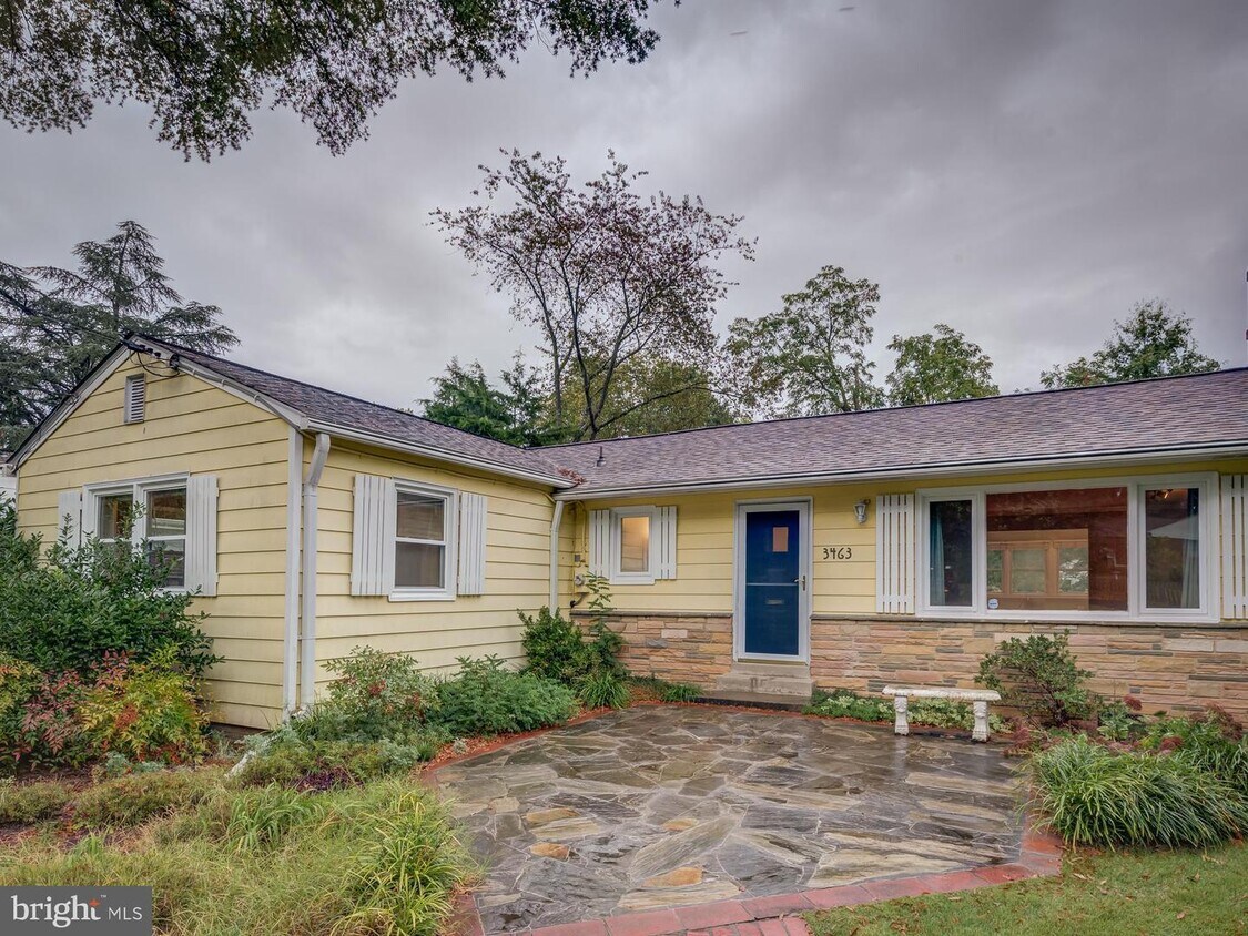 Primary Photo - 3463 Washington Dr
