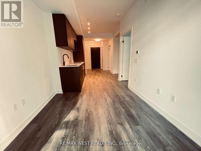 Photo du bâtiment - 127 Broadway Ave