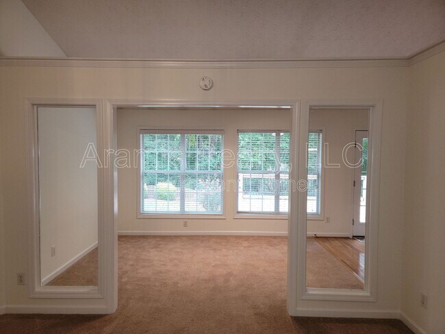 Foto del edificio - 3241 Cranberry Ln NE