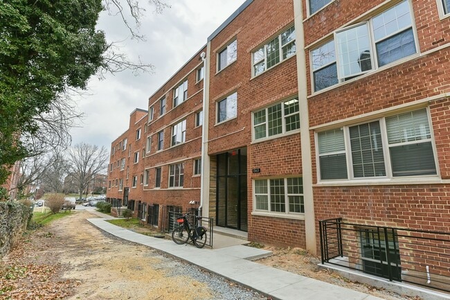 Building Photo - Pinnacle Apartments