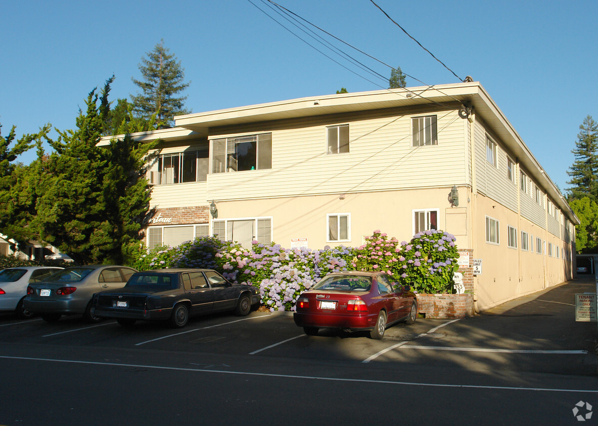 Building Photo - 933 Hough Ave
