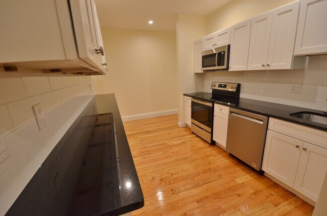 Building Photo - 37 Brookline St