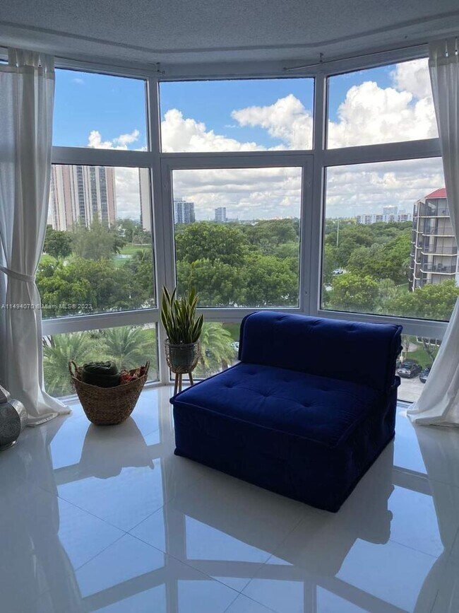 Foto del edificio - 3375 N Country Club Dr