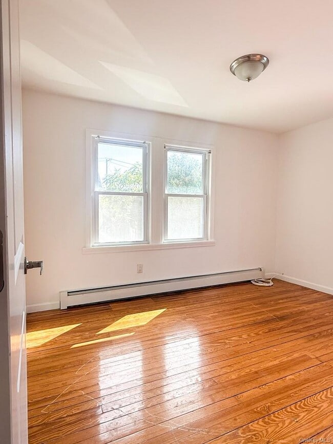 Building Photo - 122 Combs Ave