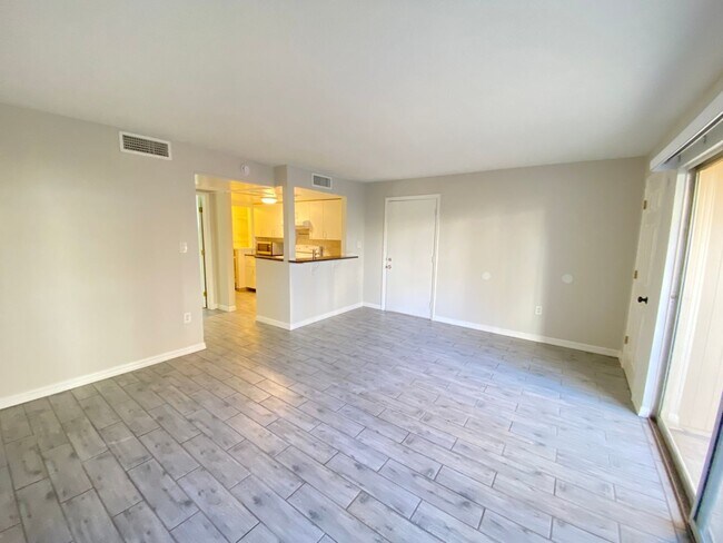 Foto del edificio - 608 Orange Dr