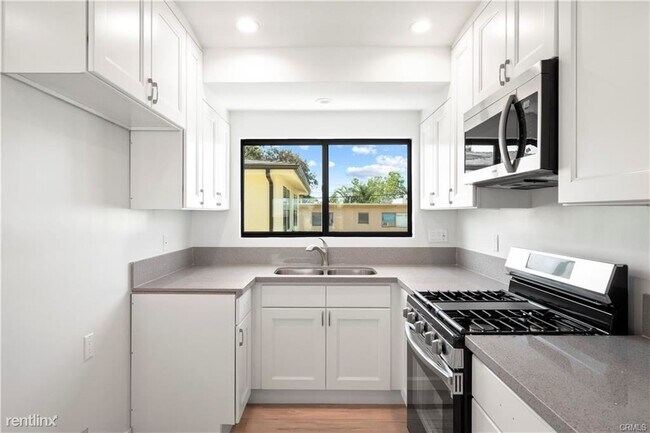 Building Photo - 2 br, 1 bath House - 11420 Oxnard St