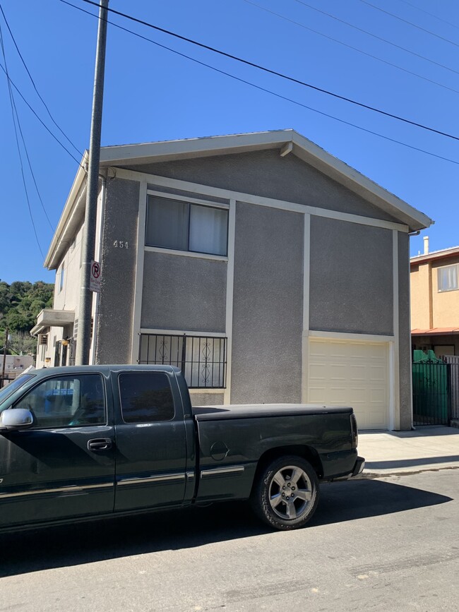 Building Photo - 454 Casanova St