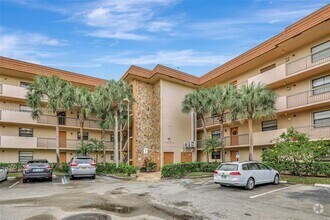 Building Photo - 4940 E Sabal Palm Blvd