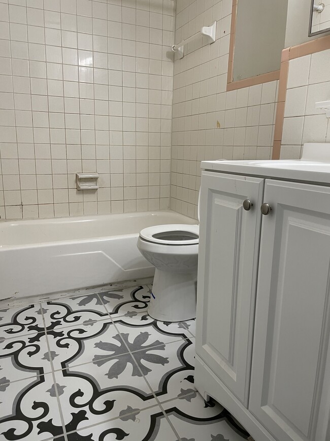 Bathroom - 39 Rhodes Ave