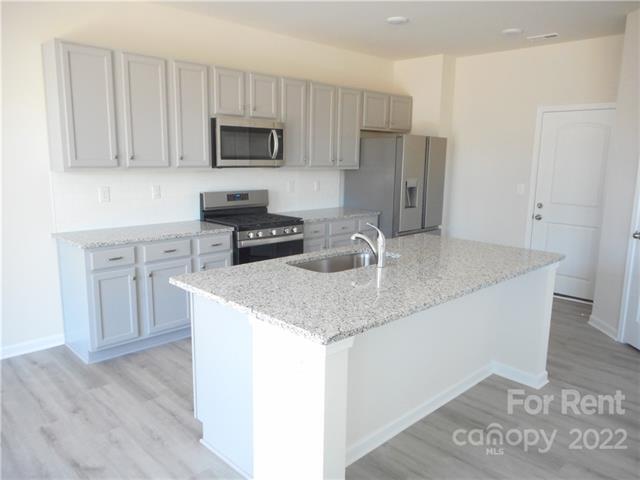 Building Photo - 3058 Eastcott Ave