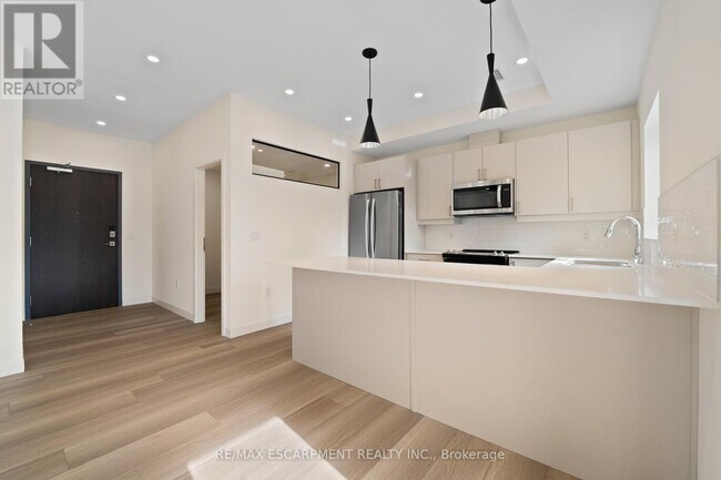 Building Photo - 123 Lincoln St