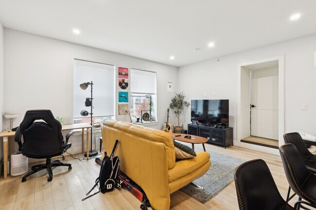 Building Photo - 3849 Lancaster Ave