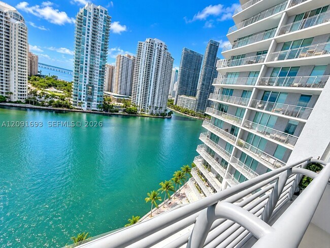 Foto del edificio - 335 S Biscayne Blvd