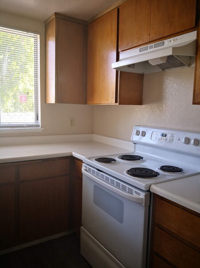 Foto del edificio - Bay Point  - 2 beds and 2 baths Second Floor Condo