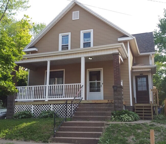 Building Photo - 712 Sycamore St