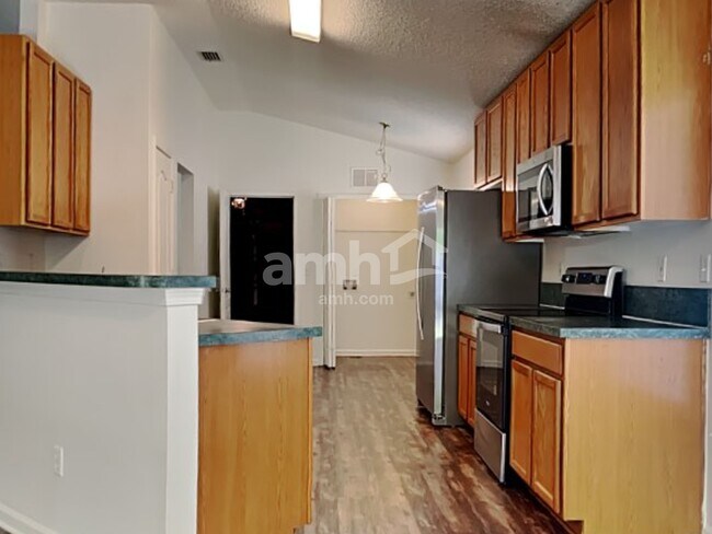 Building Photo - 6701 Southern Oaks Dr
