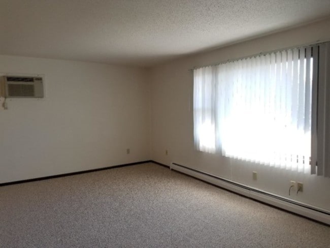 Building Photo - Two Bedroom Heat Paid and Garage