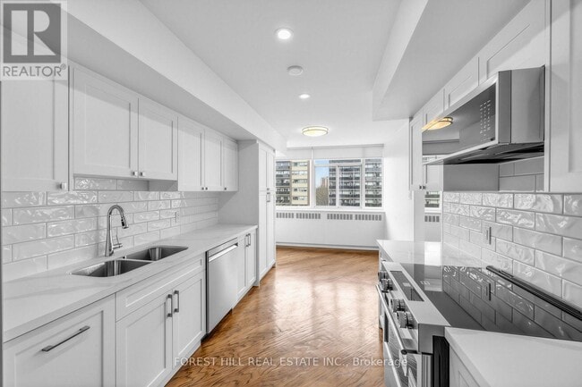 Building Photo - 561 Avenue Rd