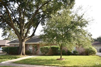 Building Photo - 431 Applewhite Dr