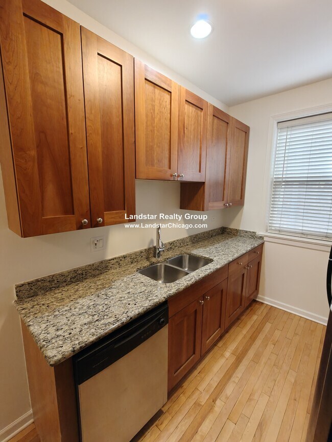 Foto del edificio - 4946 N Ridgeway Ave