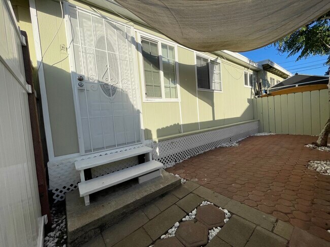 Building Photo - 908 Windward Way