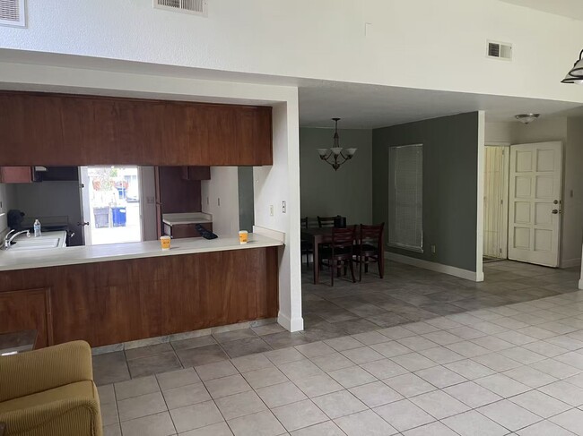 Foto del edificio - 2825 Woodland Ave