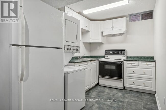 Building Photo - 584 Doubletree Ln