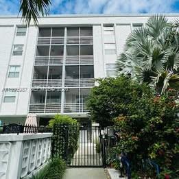 Foto del edificio - 2425 NE 135th St