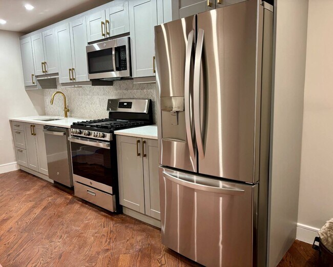 Foto del edificio - 904 Sterling Pl