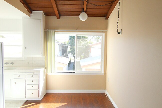 Foto del edificio - 2470 Barry Ave