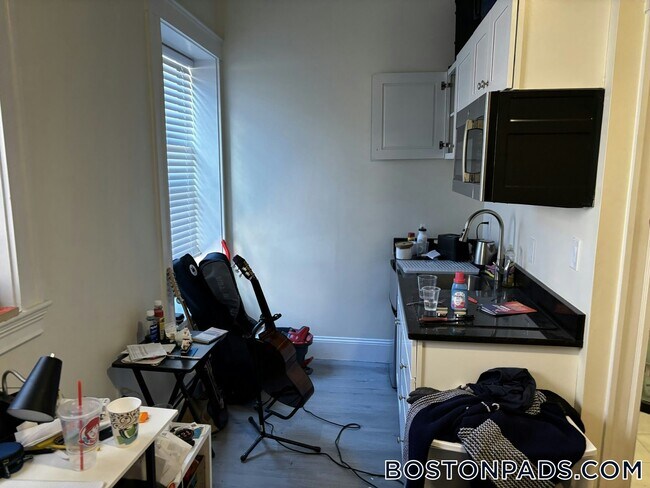 Foto del edificio - 79 Westland Ave