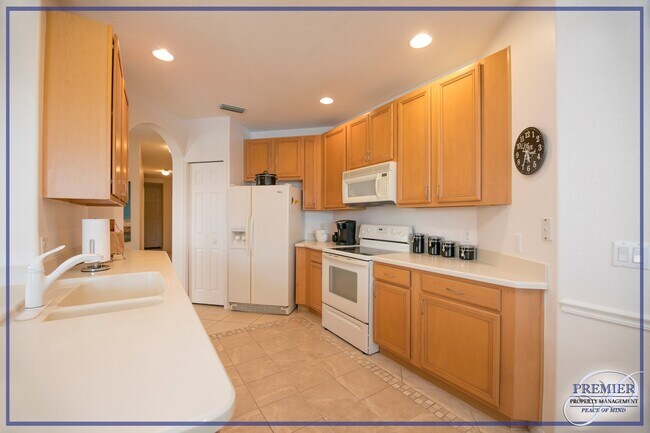 Building Photo - GLEN EAGLE - 3 BEDS / 2 BATHS - LAKE VIEW - GOLF COURSE AND MORE!