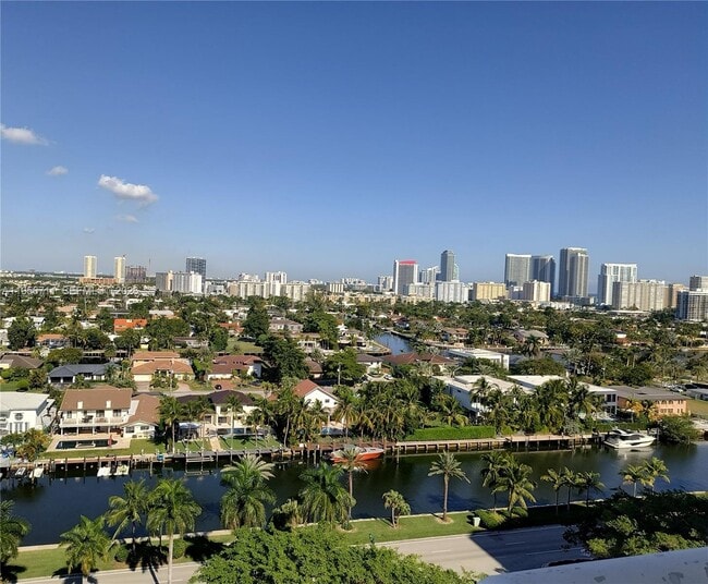 Foto del edificio - 3610 Yacht Club Dr