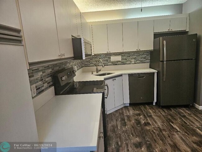 Building Photo - 5267 Europa Dr