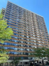 Building Photo - 6030 N Sheridan Rd