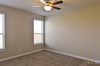 Building Photo - 553 Creekside Frst